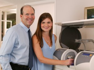 Dr. Randall Murray and Dr. Sarah Murray, smiling